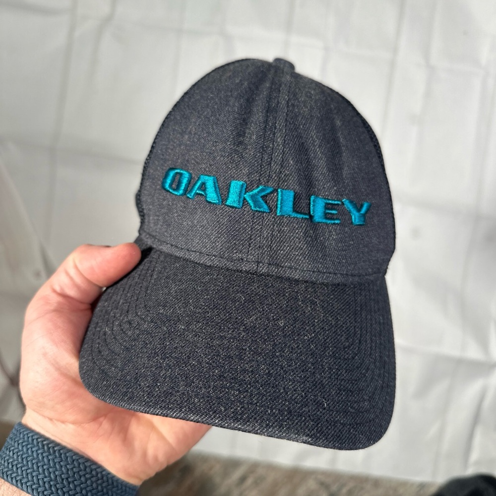 Oakley Embroidered 9FORTY New Era Men's Gray Blue Adjustable Mesh SnapBack Hat